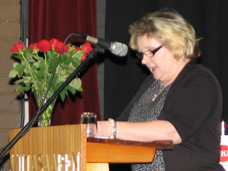 Viitasaaren Kaupungin tervehdyksen juhlaamme toi valtuuston puheenjohtaja Mervi Paananen